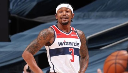 星空体育官网-别跟钱过不去！曝比尔将留在奇才 续签5年2.48亿