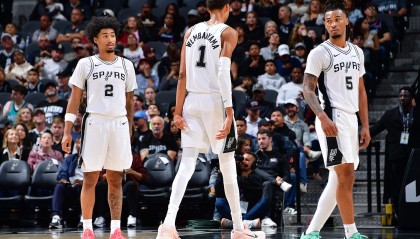 星空体育平台-张佳玮谈马刺赢球特征：文班统治防守端 卡斯尔推转换 哈珀砍分