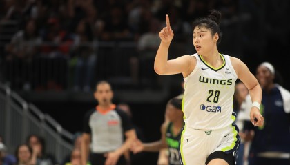 李月汝爆发砍20分4篮板2抢断刷新纪录 队友低迷仅她独撑19-3攻势