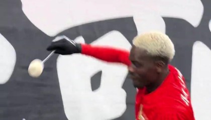 22岁让·克劳德进生涯首球！与球迷擂鼓互动：第一次打，还可以吧